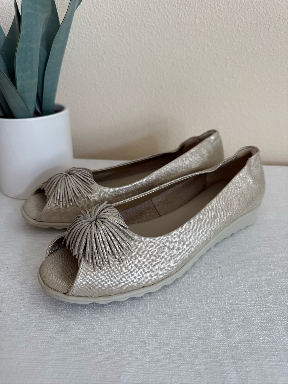 THE FLEXX Boco Loco Taupe Metallic Leather Peep-Toe Tassel Flats